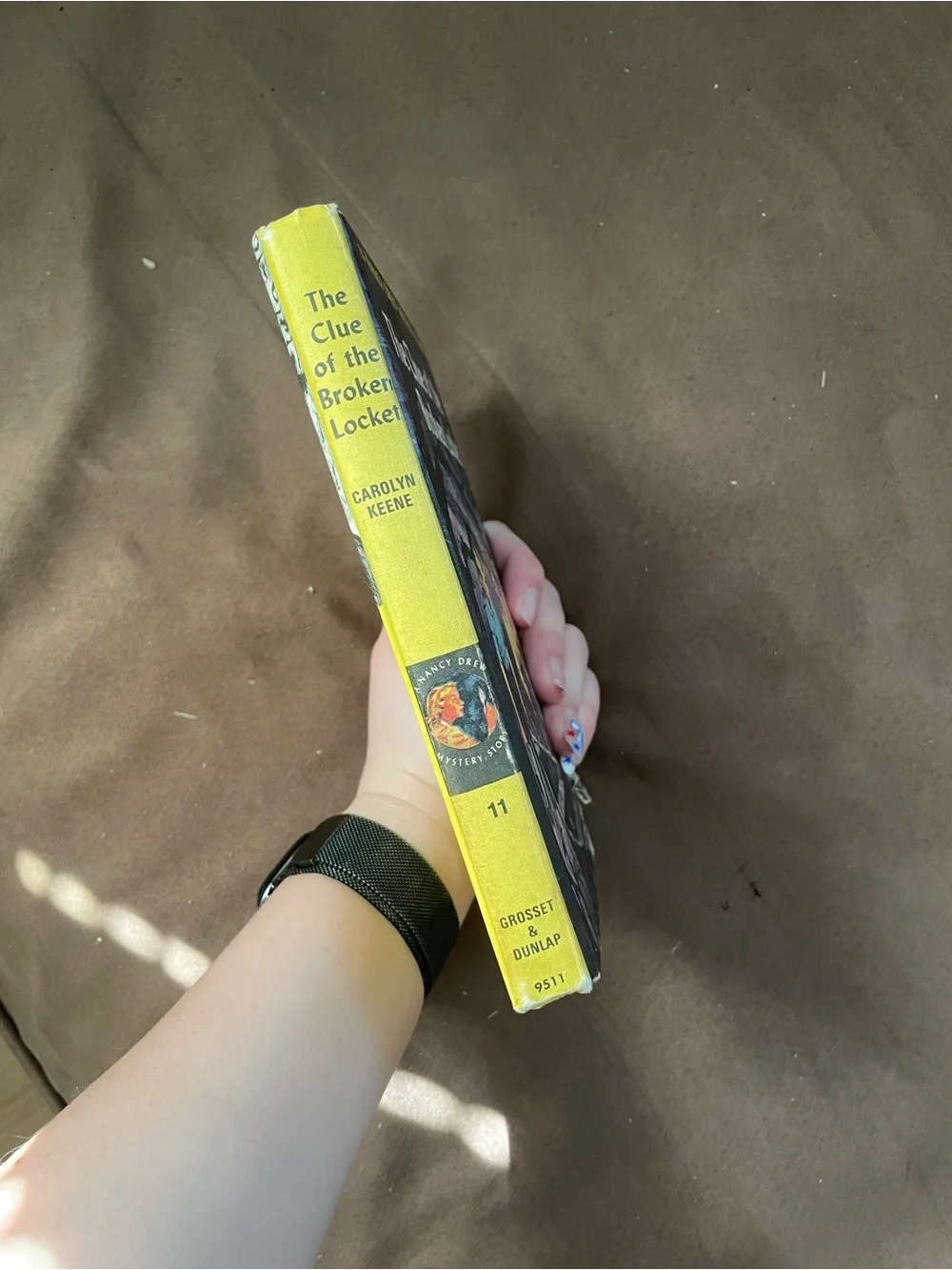 The Clue of the Broken Locket - Yellow/Multicolor Hardcover